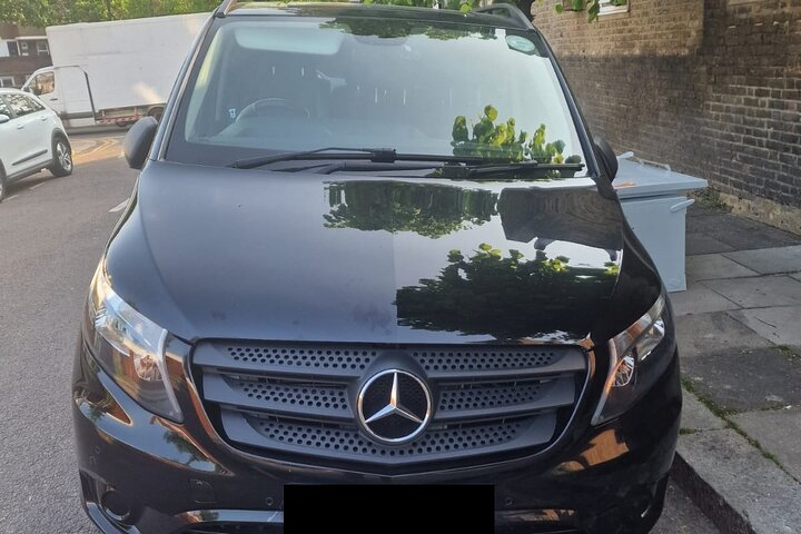 One Way Taxi Transfer from Heathrow Airport to Gatwick Airport - Photo 1 of 7